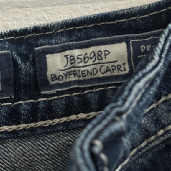 MISS ME Boyfriend Capri - Picture 11 of 12